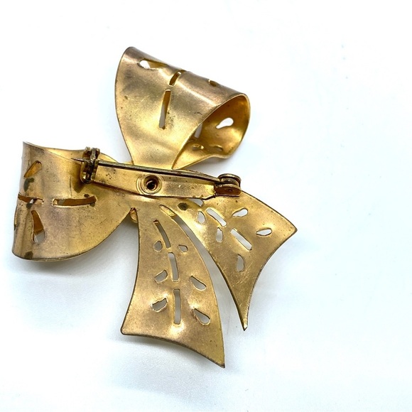 Vintage Goldtone Blue Rhinestone Bow Cut Out Brooch - Picture 6 of 7